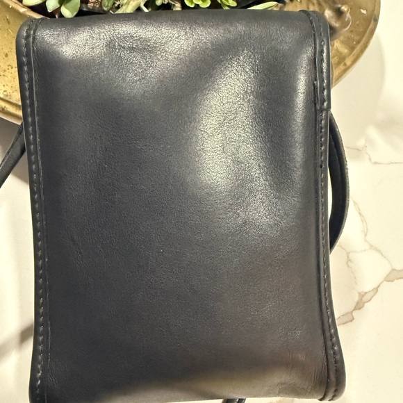 EUC! Vintage 90’s Turn lock Coach Scooter Crossbody! - Picture 4 of 8